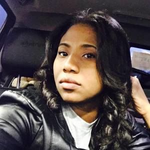 Meet your Posher, Akia